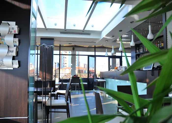 Monarc Hotel